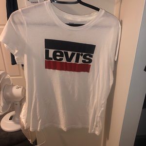 Levi’s tee